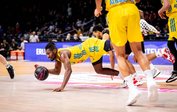 长期缺阵 长期缺阵